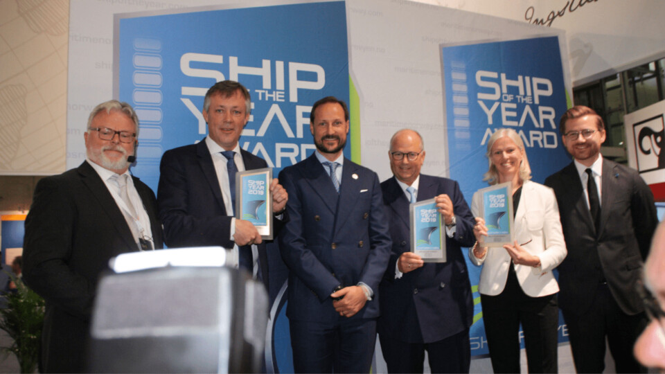 Ship og the Year 2019. Fra v.: Gustav Erik Blaalid, juryformann og ansvarlig redaktør i Skipsrevyen, Anders Straumsheim, Fosen Yards AS, Kronprins Haakon, Trond Kleivdal, Color Line AS, Gunvor Ulstein, Ulstein Verft AS og Sveinung Rotevatn, statssekretær i Klima-og Miljødepartementet. Foto: Sigbjørn Larsen Ship og the Year 2019. Fra v.: Gustav Erik Blaalid, juryformann og ansvarlig redaktør i Skipsrevyen, Anders Straumsheim, Fosen Yards AS, Kronprins Haakon, Trond Kleivdal, Color Line AS, Gunvor Ulstein, Ulstein Verft AS og Sveinung Rotevatn, statssekretær i Klima-og Miljødepartementet. Foto: Sigbjørn Larsen