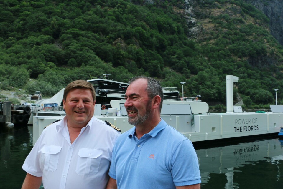 Kaptein på 'Future of the Fjords,' Svein Ivar Dalland og administrerende direktør i rederiet The Fjords Rolf Andre Sandvik virkeliggjør visjonen om utslippfritt skip. Foto: Sigbjørn Larsen.