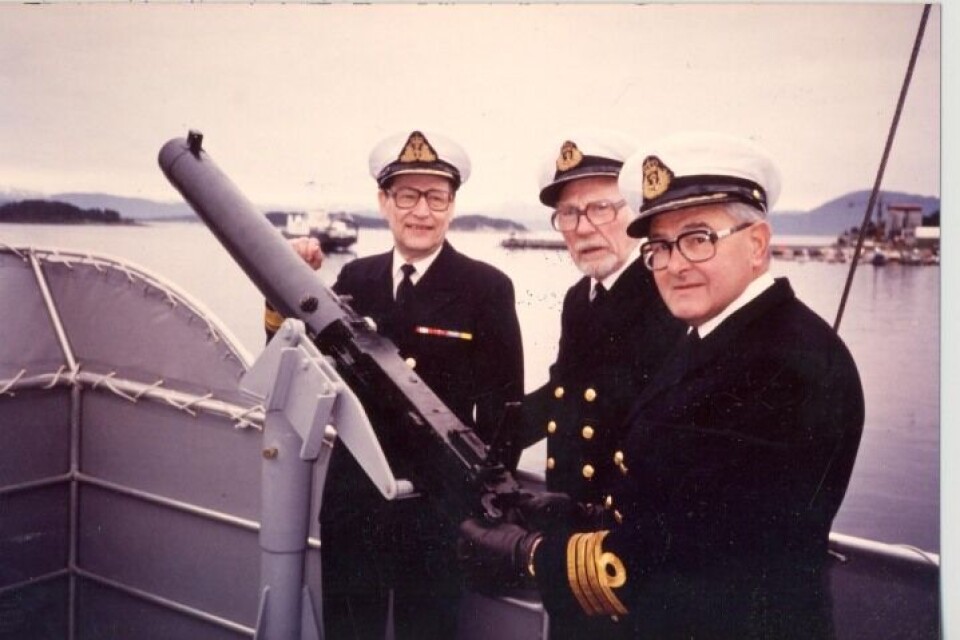 Skipssjefen Ingvald Eidsheim i midten. Foto: Marinemuseet