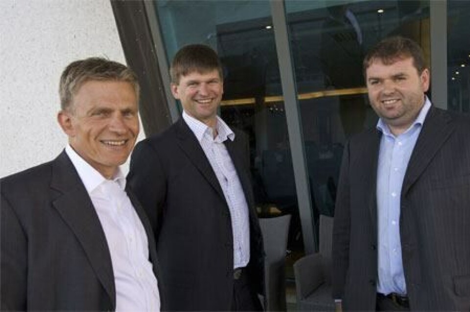 Fra venstre: Jaakko Eskola, Group Vice President, Ship Power, Wärtsilä Corporation, Arne Birkeland, President, Wärtsilä Norway and Vice President, Ship Design, Ship Power, Wärtsilä Corporation and Mr Svein Sandvik, Managing Director, Vik-Sandvik AS.