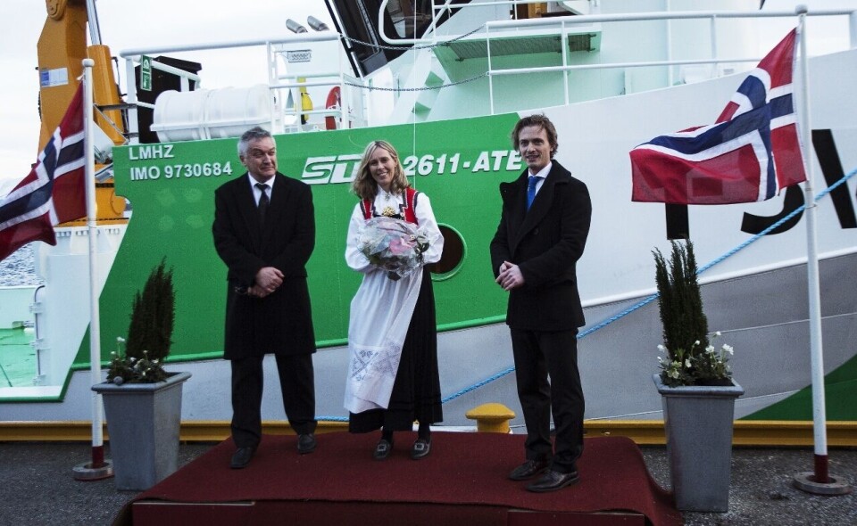 Fra venstre: Peter Kristjan Vågland fra Vågland Båtbyggeri, Gudmor Turid Lande Solheim fra Marine Harvest og Petter Thoresen fra FSV Group. Foto. Magnus Furset