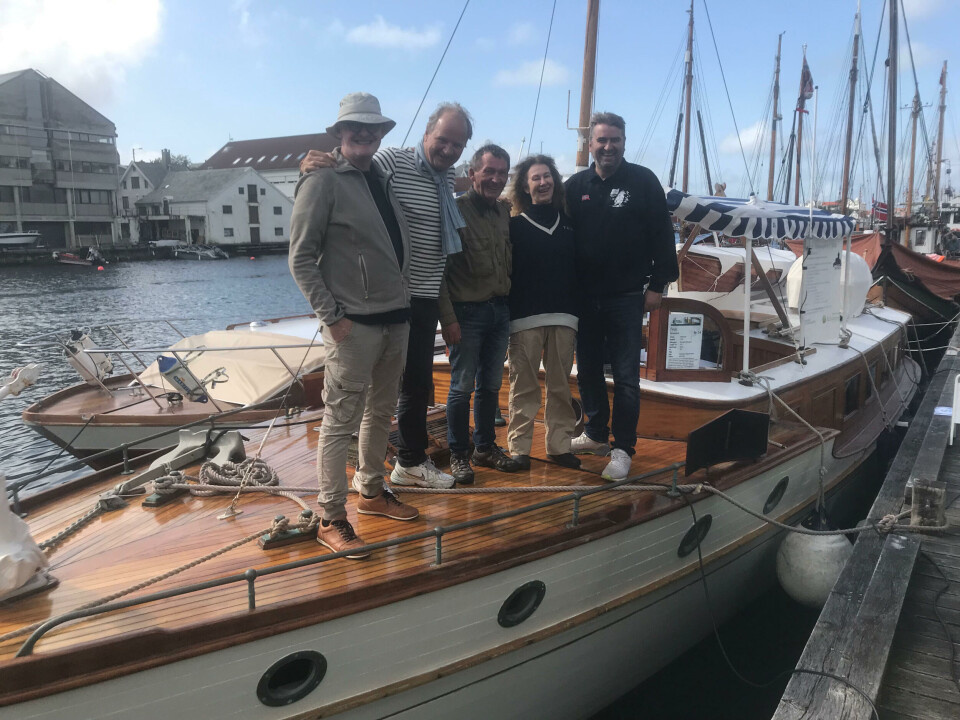 Mannskapet, fra venstre Otto Ersland, skipper Eilert Munch Lund, Dagfinn Mikkelsen, Sita Astrid Azna og Sigbjørn Larsen.