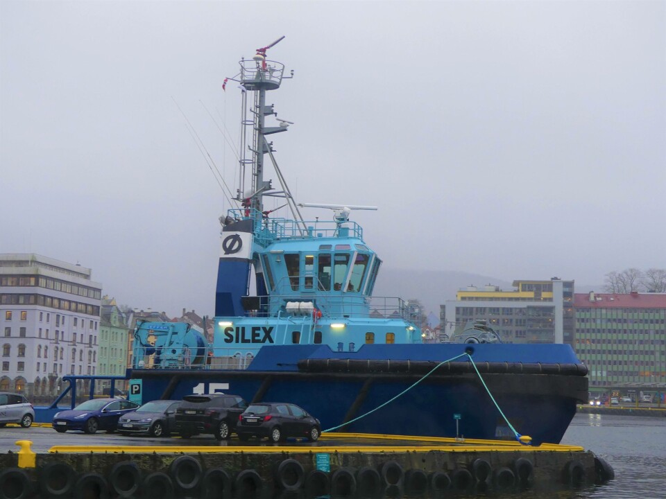 Kaptein Frode Fredriksen forteller Skipsrevyen om MS «Silex». Se en stor bildegalleri nederst i saken. Foto/Video: Margarita Savinova.