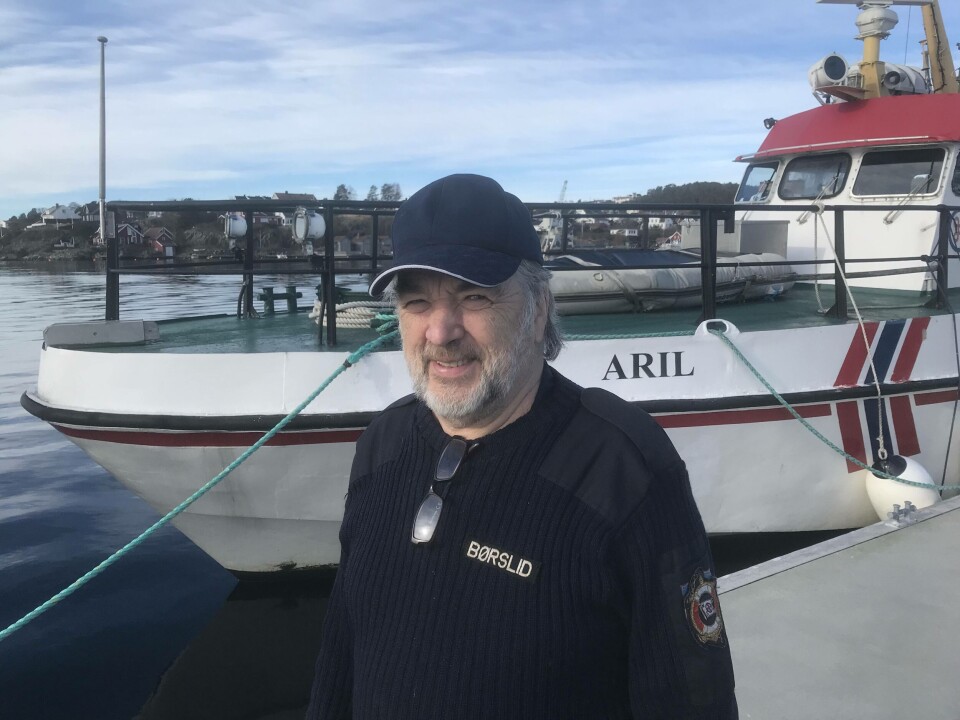 Torbjørn Børslid er i dag den stolte eier av redningsskøyta som ble gitt til redningsselskapet etter et tap i bordtennis. Video: Sigbjørn Larsen.