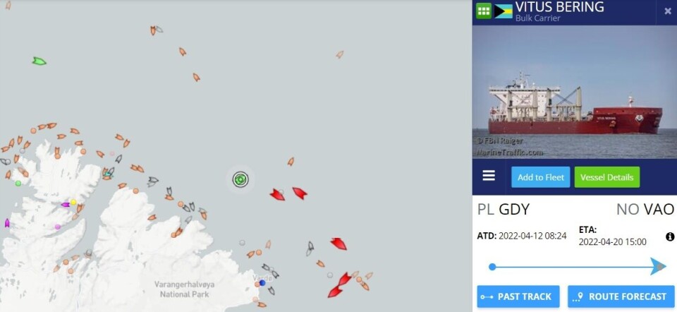 Laskeskipet «Vitus Bering» er på vei inn mot Vardø. Foto: Marine Traffic