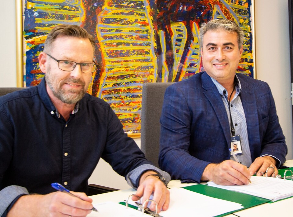 Prosjektdirektør Kenneth Pettersen Ulstein Verft og Nikolaos Doulis Senior Vice President, New Buildings Lindblad. Foto: Ulstein Group