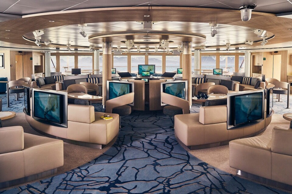 Fra ei av salongene om bord på «National Geographic Resolution». Foto: Lindblad Expeditions