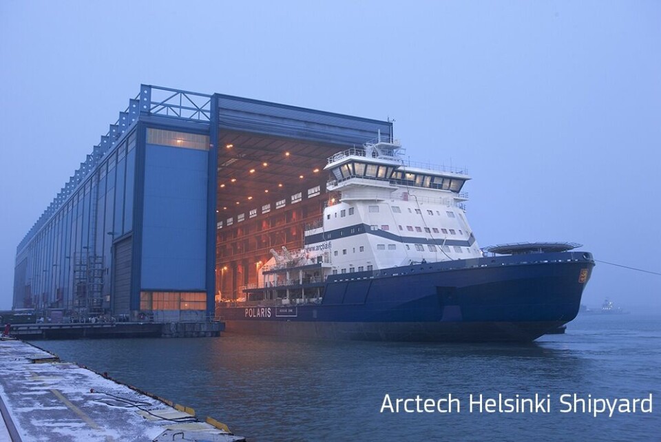 I/B «Polaris» på vei ut av byggehallen ved Arctech Helsinki Shipyard.