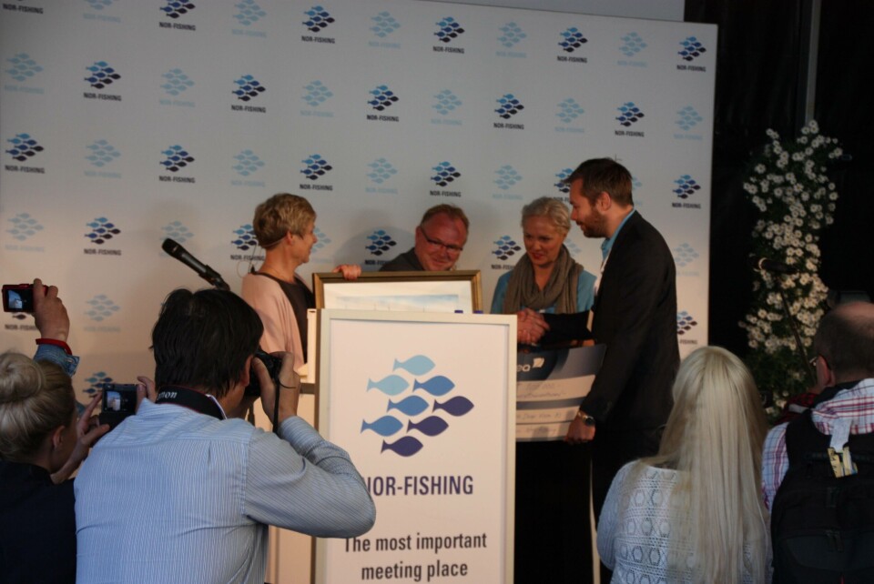 Her gratuleres vinnerne av innovasjonsprisen. Foto: Vibeke Blich