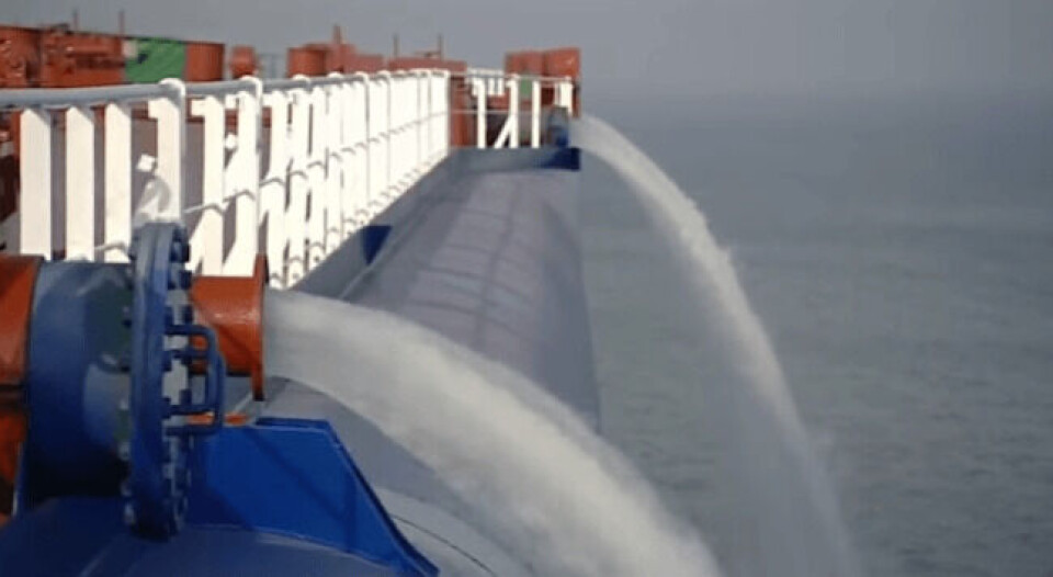 Konvensjonen, som ble vedtatt av IMO i 2004, regulerer inntak, utslipp og behandling av ballastvann og sedimenter og er et viktig miljøtiltak for å forhindre spredning av fremmede arter gjennom ballastvann på skip. Illustrasjon: Norges rederiforbund