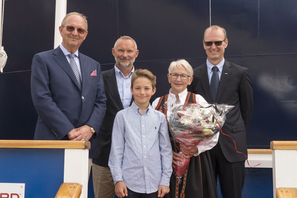 f.v. Morten Ulstein, Håvard Ulstein, Mathias Ulstein,gudmor Inger Stärk og Lars Ivar Bøe.
