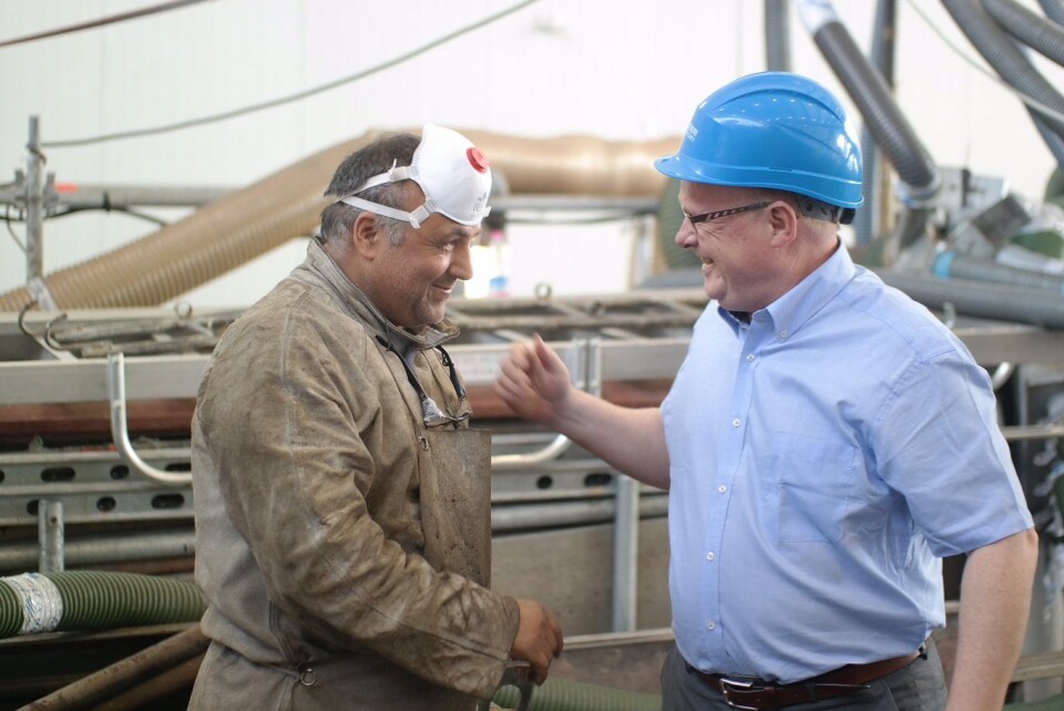 Fiskeriminister Per Sandberg fikk en grundig gjennomgang av status for byggingen av M/S 'Kronprins Haakon' da han i går besøkte byggeverftet i La Spezia i Italia.