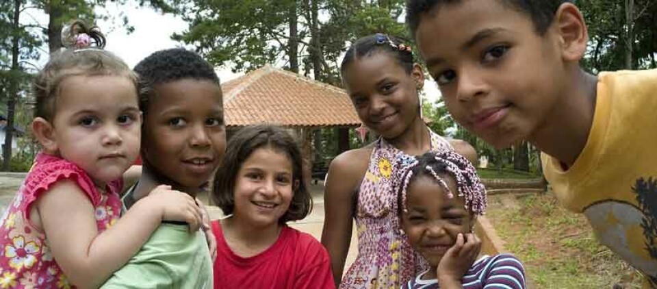 140.000 born får barhehage- eller skulehjelp gjennom SOS-barnebyer. Vidare er talet på born og vaksne i familieprogramma til SOS-barnebyer meir enn 250.000