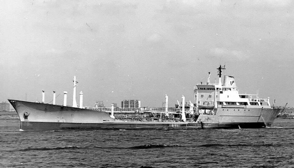 «Wavemark» skiftet navn flere ganger. Sist til «Grape One» som fremdeles (2022) seiler under dette navnet og er registrert på Malta. Tidligere ble begrepet solventtanker brukt om kjemikalietankere.(Foto hentet fra shipnostalgia.com) «Wavemark» skiftet navn flere ganger. Sist til «Grape One» som fremdeles (2022) seiler under dette navnet og er registrert på Malta. Tidligere ble begrepet solventtanker brukt om kjemikalietankere.(Foto hentet fra shipnostalgia.com)