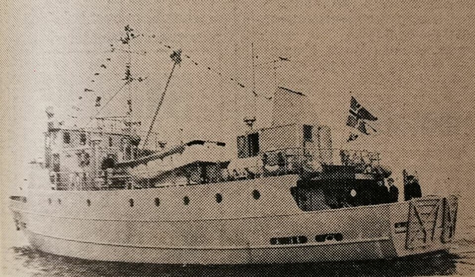MS «Draug» ble bygget ved Ejnar S. Nielsen Mek. Verksted A.s, Harstad, og overlevert Sjøforsvaret i februar 1972. Faksimile fra Skipsrevyen nr. 2/3-1972.