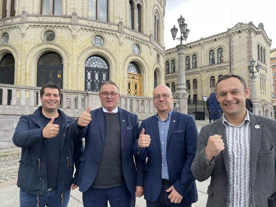 – Vi tror at sjøfolk vil komme til å merke seg hvem som løftet fram dette politisk, sier Hans Sande, NSOF, Bjørn Thorvaldsen i DNMF og i NSF Kurt Inge Angell i NSF. Foto: Sigbjørn Larsen. – Vi tror at sjøfolk vil komme til å merke seg hvem som løftet fram dette politisk, sier Hans Sande, NSOF, Bjørn Thorvaldsen i DNMF og i NSF Kurt Inge Angell i NSF. Foto: Sigbjørn Larsen.
